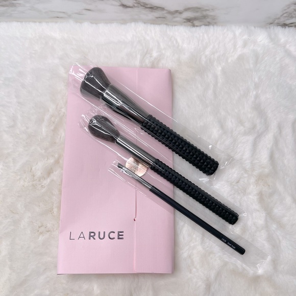 🌸LARUCE BEAUTY - On The Go Set - 3 Brush Set🌸 - Picture 4 of 6